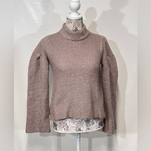 🛍️ROMEO & JULIET COUTURE Champagne beige knit sweater‎ size M - Picture 1 of 14